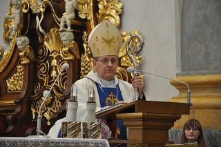 Ks. Biskup Mariusz Leszczy�ski